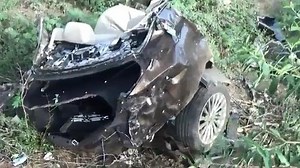 Tabrak Pohon, Suzuki Ciaz Terbelah Dua