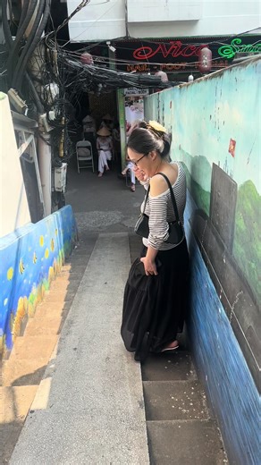 Đi chụp hình view đẹp theo lời giới thiệu của con bạn😝 #saigon #friends #troll