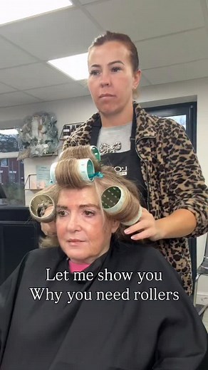 753K views · 1.5K reactions | These rollers are my new besties @honeylane__ Help me create the perfect BLOW51 bouncy blow #blow51 #blowout #bouncyblowdry #bouncyblow #hairstylist #hairstyle | Natalie Salonfiftyone Jones | Facebook