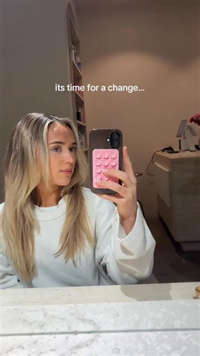 NORA ANETTE on Instagram: "Me 🤝🏼 a hair transition - - - #hairtransformation #hairtransition #brownhair #blondtobrown #relatable #hairtransformation❤️ #hairdresser #hairinspo #honeybrownhair #honeybrown #blondetransformation #beforeandafters"