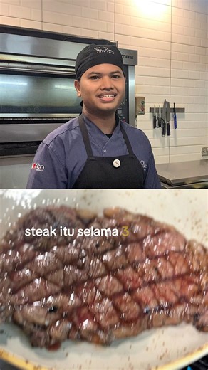 Get an exclusive look with our Demi Chef as we reveal how we serve our steaks just right! From sizzling perfection to resting for 3-5 minutes, these simple tips make all the difference. 🍽️🔥 BUZZ us: https://linktr.ee/theplacesteakhouze Visit us: The Place Steak Houze Lot 5719, Jalan Langgar, 05450 Alor Setar, Kedah #Tomahawksteak #Tomahawkangus #kedahcafe #cafekedah #jjcmkedah #jalan2carimakan #makanplace #kedahwesternfood #alorsetarcafe #alorsetar #codalorsetar | The Place Steak Houze