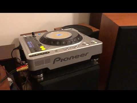 QSC 1400 Power Amp Demo