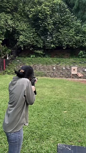 Shooting Range Practice: Aim and Reload Techniques