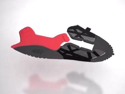 一双篮球鞋是如何制作出来的？高科技材料制作起来简单高效！Nike Hyperfuse科技旨在提升超轻性能和透气性，拥有应对不同环境的强度和耐久度，之后在球星旗舰款上全面使用。#篮球 #球鞋