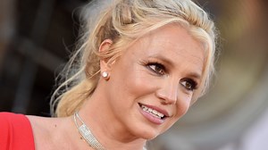 What happened to Britney Spears' face, according to a plastic surgeon