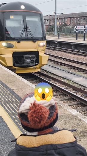 Class 333 Train Horn Makes Tommy and Daddy Jump