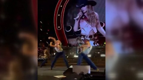 Valley dancers talk about performing with Lainey Wilson