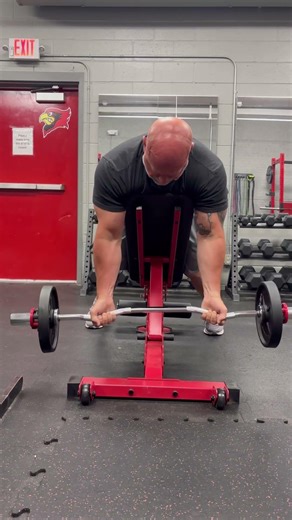 Spider curls are one of my favorites! #powerlifting #amputee #curls