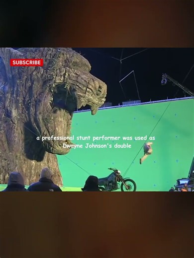 How The Rock’s Crazy Motorcycle Scene Was Filmed in Jumanji! 🏍️🔥