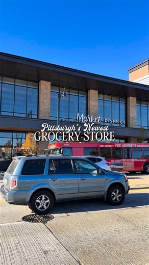 Pittsburgh’s newest grocery store in East Liberty! #sponsored by @marketdistrict ✨ • • • 📍 6310 Penn Ave. If you haven’t already heard, Market District just opened up a brand new location in East Liberty at the corner of Penn & Shady Avenue. I checked it out during their grand opening, and here’s what I loved about it: 🍦 Millie’s Scoop Shop: I couldn’t believe it when I saw they had @millies at this location! You can grab a scoop of ice cream or a delicious latte as your post-grocery shopping 