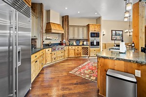 McCall Vacation Rental | Lux 4 Season Spacious Retreat! River Lodge w/ HotTub, Sauna, & Gym! High End Furnishings Throughout! | Home Rental