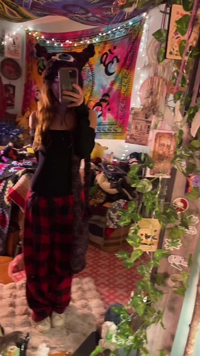 I crocheted the chowder eye hat with matching star bag