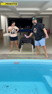 Quem será que vai CAIR na PISCINA primeiro? 🥶 | Edu Primitivo