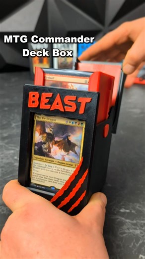 Dream New Art - 3D Print & TCG on Instagram: "Beast Commander Deck Box for MTG players – 3D printed and modular! Features: Commander window, interchangeable design & extra dice compartment. Got questions or requests? Drop them in the comments! 💬 Save this idea for your next Commander deck! #MTG #3dprint #deckbox"