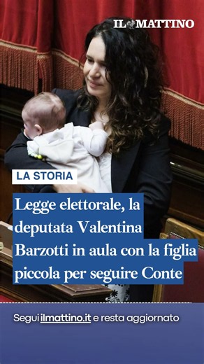 Legge elettorale, la deputata Valentina Barzotti in aula con la figlia piccola per seguire Conte