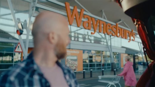 2025年10月2日,英国独立电视台二频道(ITV2),广告和节目预告