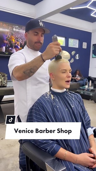 My first barber shop 🪒 #venice #venicebarbershop #barbershop #shavedheadgirl #shavedhead #lesbiansoftiktok #lol