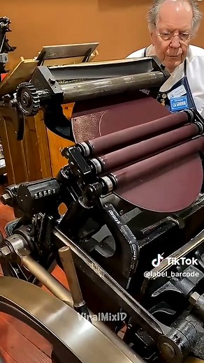 Teknik Cetak Huruf Klasik dengan Mesin Tua