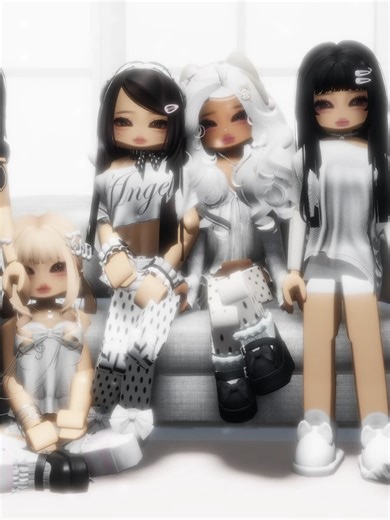 Eerie K-Pop Group Introduction in Roblox