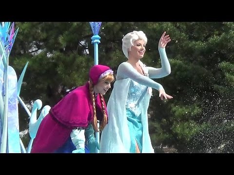 Tokyo Disneyland 2015 Parade Christmas Stories / Frozen Ana & Elsa Position（エルサの魔法でパレードに雪が！）