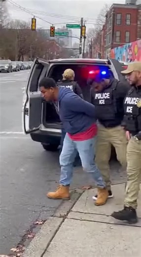 #police #ICE #fyppppppppppppppppppppppp #Viral #AI