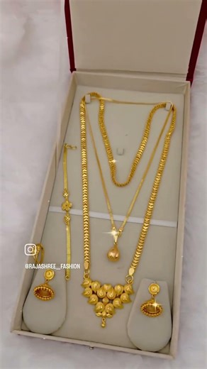 🦚Product price : Rs.1799/-🦚Product code:CMB9069🦚Website Www.rajashreefashion.com 🦚Watsapp 9677941418