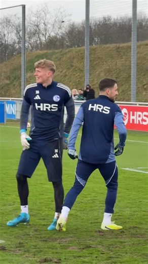 🍿⚽ First to three goals: Miron Muslic 🆚 Adil Aouchiche | FC Schalke 04