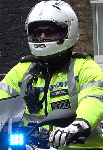 One biker (King’s SEG team) can be seen blocking and clearing traffic ahead of King Charles’ motorcade nearby Guy’s Hospital on Monday afternoon. King Charles visited the Cancer Centre at Guy’s Hospital on Monday after returning to London from Windsor. Filmed: Monday 11th May 2026 at 14:52pm official_seg #fyp #london #2026