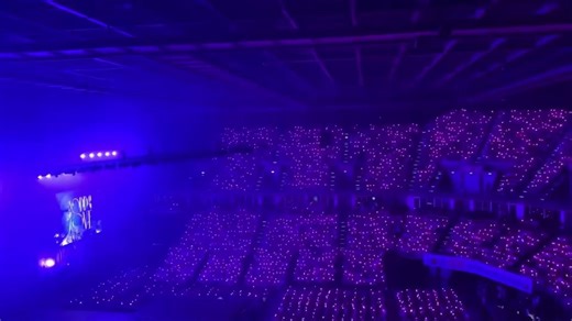 Feel so fine แค่ใช้บิ้วก่อนเปิดคอน กลับมาฟังแล้วยังคิดถึงบรรยากาศคอนขนาดนี้ ถ้าพี่แทยอนหยิบมาร้องอีก ฝังหนูไว้ที่อิมแพ็คได้เลยคะ😭