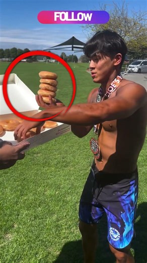 Bodybuilder Enjoys His First Cheat Meal After an Entire Year 💪🍩@kyuvin_