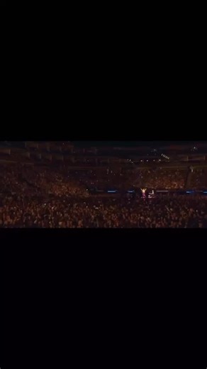 Ingeniería Mental on Instagram: "🧠 La música y el cerebro: una relación primaria. La música tiene efectos medibles en la psicología humana incluso sin conocimiento previo de teoría musical. Estudios en neurociencia muestran que el cerebro procesa el ritmo, la armonía y la frecuencia de forma intuitiva, activando áreas relacionadas con la emoción, la memoria y la regulación del estrés. Desde edades tempranas, el ser humano responde a patrones sonoros sin necesidad de identificar notas. Esto se d