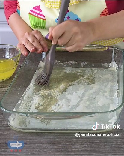 Rețetă Plăcintă cu Iaurt: Cum să faci o delicatesă savuroasă și ușor de preparat