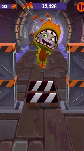 Talking Tom Gold Run Super Dino Jumps Under The Ghost Tunnel & Beats Hard On Raccoon's Heads #Shorts