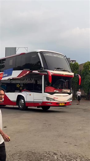 Manufer U m-trans bus 😎 when arrived in bus station 🤩🤩🤩 #mrtans #busmtrans #busmania | Nurmayani Sirait