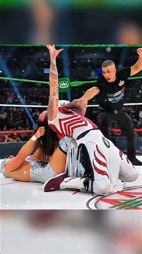 El Grande Americano SHOCKS Dominik Mysterio to Win AAA Mega Title! 😱 #wwe #wweraw #raw #smackdown