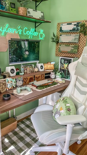 Kayleen’s Coffee on Instagram: "My Green Gaming Setup 🤎🌿 ————————— All my discount codes can be found via the link in my bio 🪴 *shop my gaming setup on my Throne Storefront ovia the link in my bio! Additional links are in my highlights ✨ #gamingsetup #desk #desksetup #pcsetup #pcsetups #mechanicalkeyboard #zelda #acnh #totk #botw #nintendoswitch #setupinspiration #setuptour #greenaesthetic #cozydesksetup #cozygaming #cozygamer #roominspiration #animalcrossing #gamingcommunity #gamergirl"