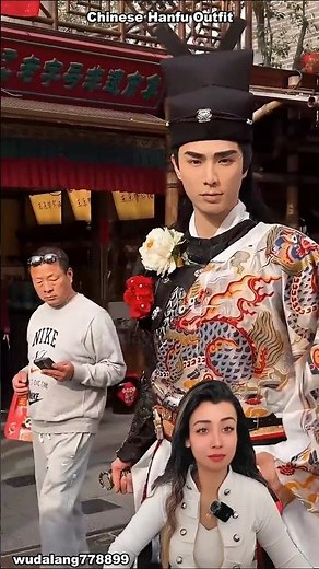 🔥 7 Ft Giant in Hanfu Cosplay Instantly Turns Heads! #streetstyle #hanfu #cosplay