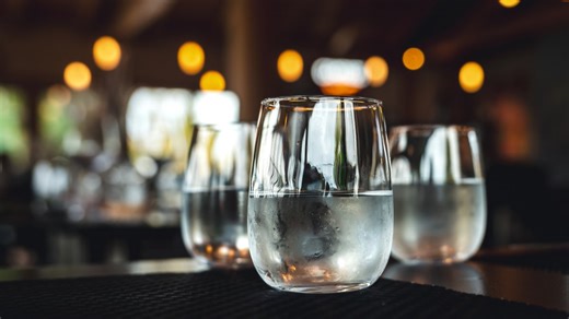 Dry Dining: Restaurants are floundering as customers drink less alcohol