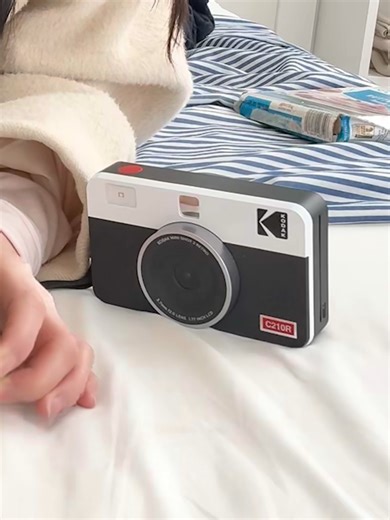 The perfect instant camera that you can take anywhere 🥹 #kodakphotoprinter #instantcamera #instantcameraprinter #instantprinter #kodakminishot2retro