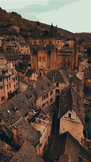 Conques, l'un des Plus Beaux Villages de France en Aveyron. #nostalgia #nostalgie Il était un jour | Il était un jour