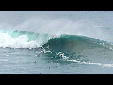 BLACKS BEACH FIRING SURF IN SAN DIEGO