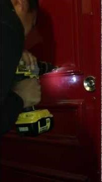 Comment ouvrir une porte claquée ?