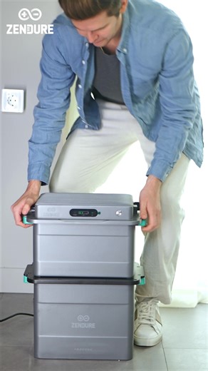 Alerte nouveaux produits : Zendure SolarFlow 800 Plus. Qu'est-ce que c'est ? Un système de stockage solaire d'entrée de gamme au potentiel énorme ! ✅Seulement 479 € ✅Conception Plug & Play ✅Garantie de 10 ans Vous pouvez également tripler tous les paramètres avec une installation triphasée : 3*1 500 W MPPT, 3* 800 W de puissance de sortie CA, 3*1 920 Wh de capacité ! | Zendure France