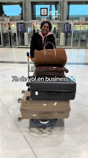 J’ai fais l’audio dans l’avion, j’espère que la qualité ça ira 😭 En tout cas j’ai trop hâte d’arriver !! Petit indice… ☀️🌍 . #vlog #avion #fyp #businessclass #airfrance