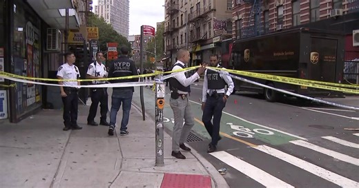 Video shows broad daylight shooting on Manhattan street