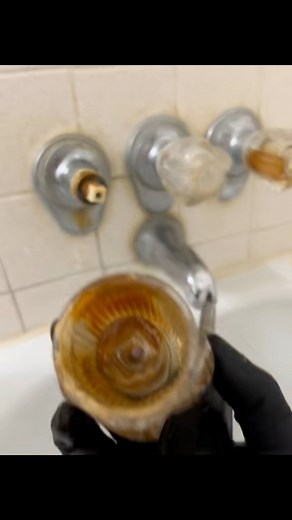 Using CLR for rust stains random task cleaning #cleaningasmr #satisfyingcleaning #cleaninghacks #cleaningobsessed #commercialcleaning #cleaningmotivation #cleaningservice | Cassell Cleaners LLC