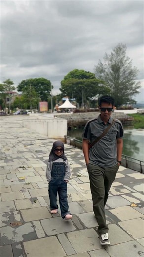 Keren Banget!!! Ayah Sama Shanum Jalan Pinggir Danau 🤣🤣🤣 #shorts #funny #numnum