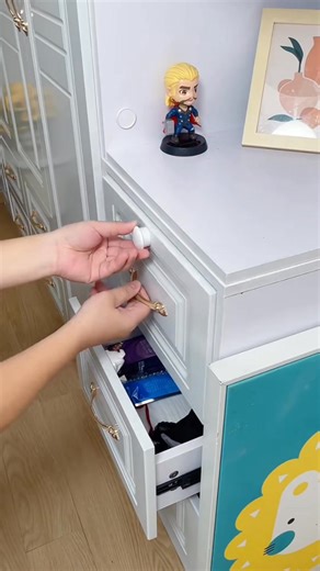 Easy to lock the drawer (6) | HomeSmart US