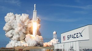 SpaceX官方高清视频，猎鹰重型火箭首次试射过程