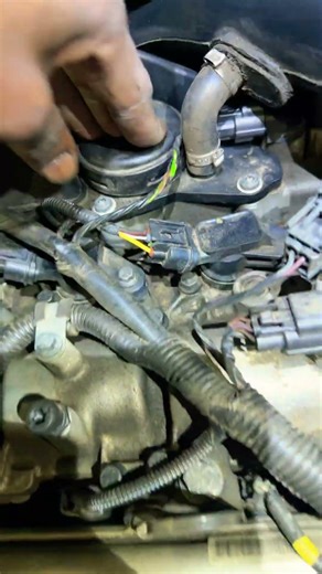 Volvo T6 PCV System Failure? Hissing noises #pcv #volvo #T6